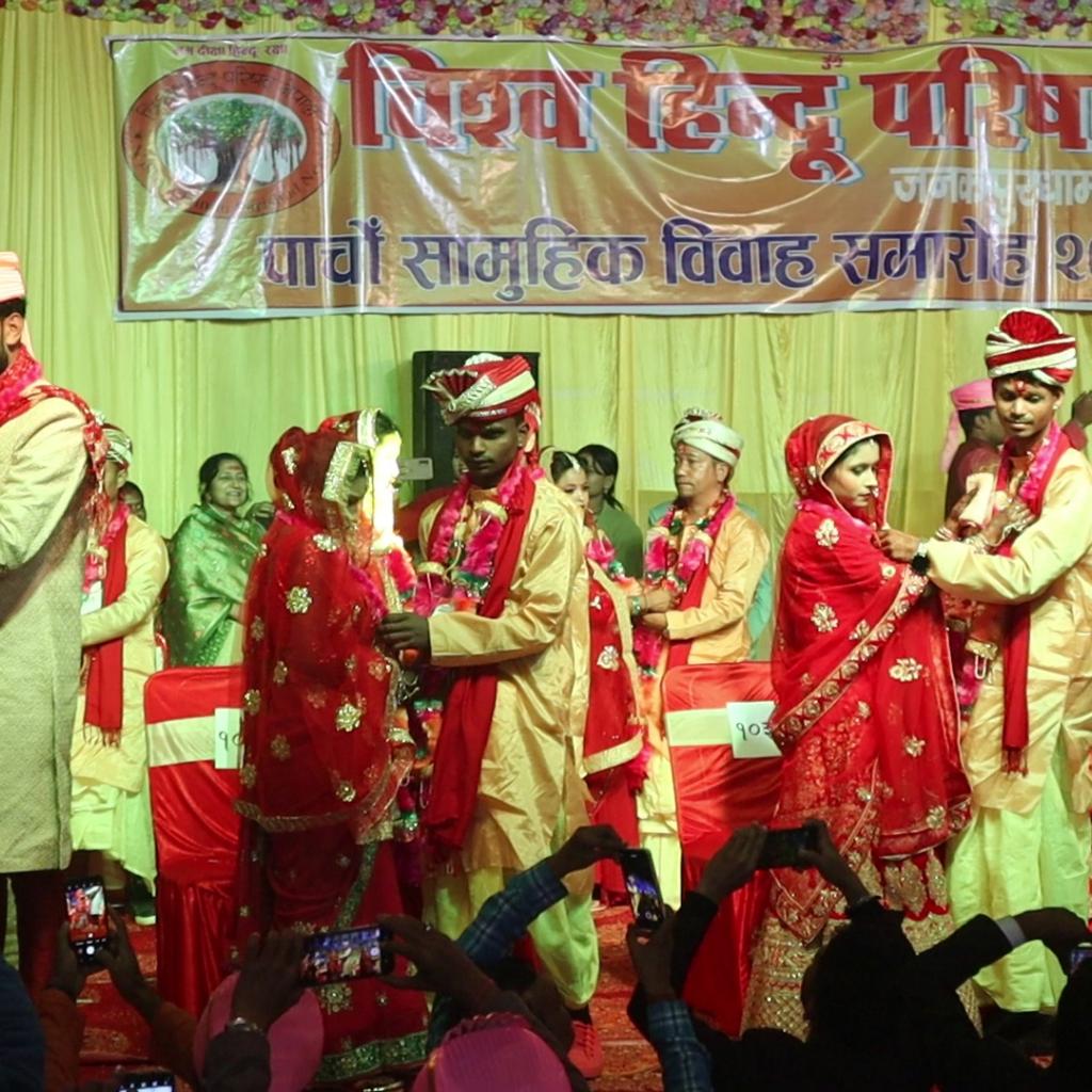 विवाहपञ्चमी लगत्तै २१ जोडीको शानदार विवाह (फोटो फिचर) विवाहपञ्चमी लगत्तै २१ जोडीको शानदार विवाह (फोटो फिचर)