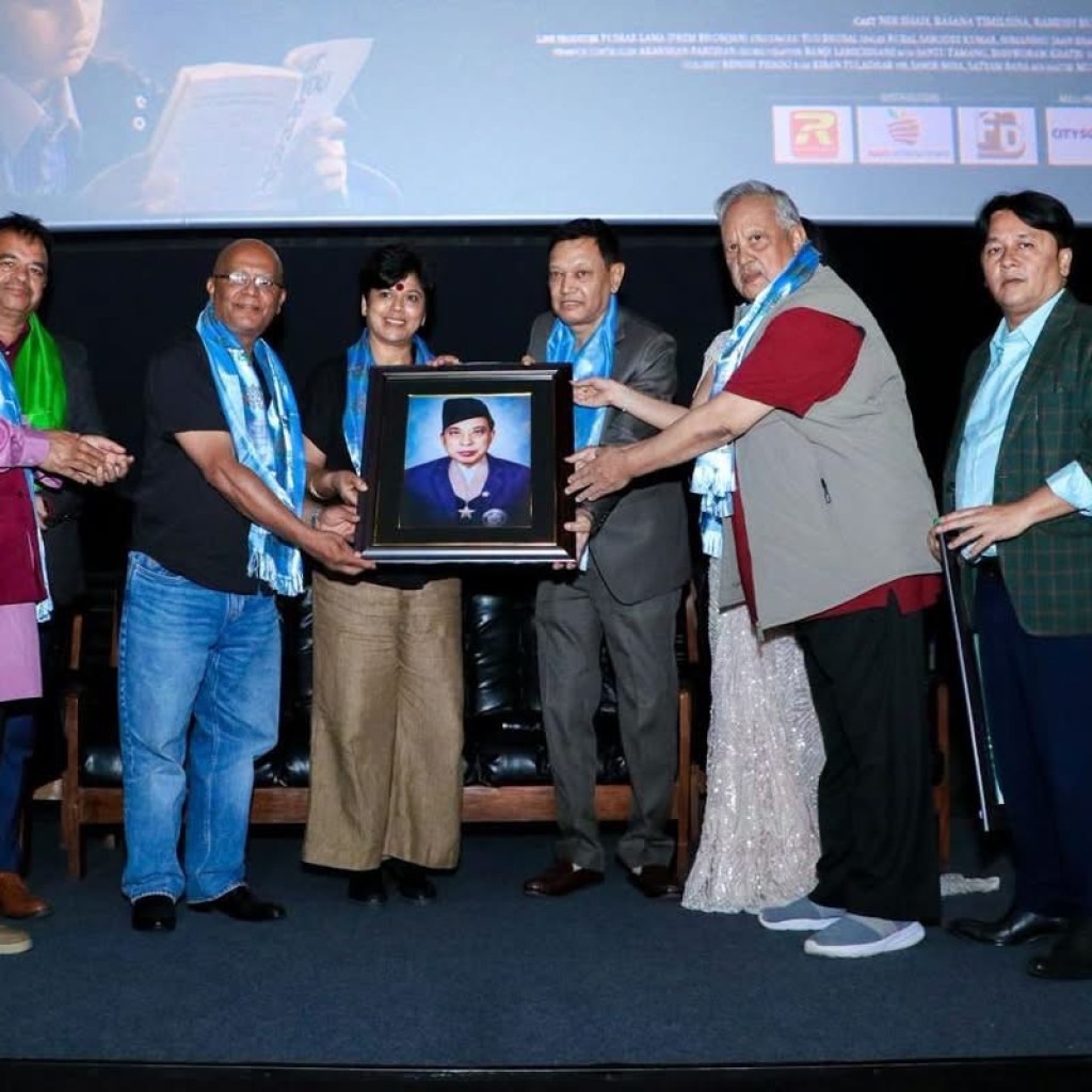 'कमला मिस' प्रिमियरमा भावुक बने दर्शक, सामाजिक सन्देशले पायो उच्च प्रशंसा 'कमला मिस' प्रिमियरमा भावुक बने दर्शक, सामाजिक सन्देशले पायो उच्च प्रशंसा