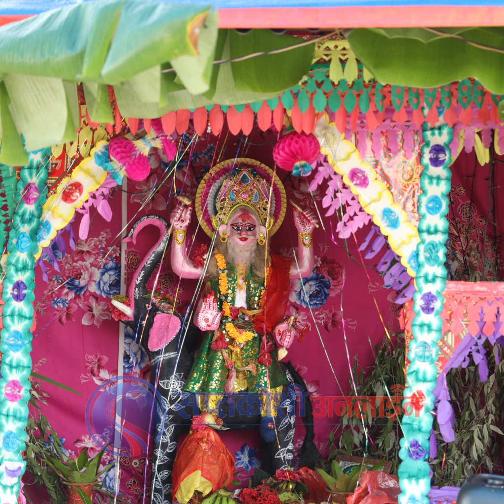 इटहरीमा भव्यताका साथ मनाइयो विश्वकर्मा पूजा, गाउँ–टोलदेखि ग्यारेजसम्म उत्सवको रौनक इटहरीमा भव्यताका साथ मनाइयो विश्वकर्मा पूजा, गाउँ–टोलदेखि ग्यारेजसम्म उत्सवको रौनक